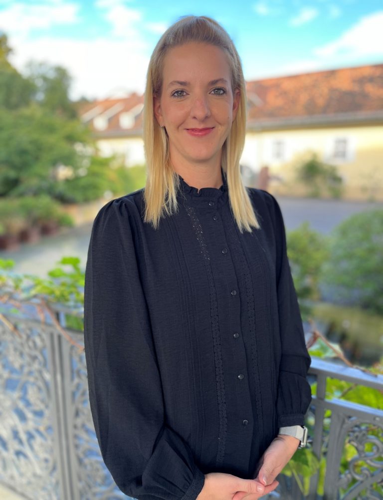 Nicole Hochgesang, Personalreferentin der Ketschauer Hof Gmbh in Deidesheim/ Pfalz