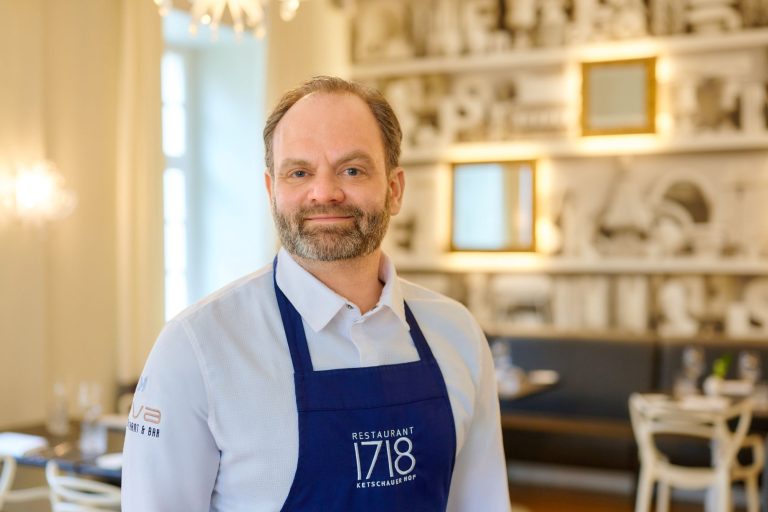 Carsten Stutika, Sous-Chef im Restaurant 1718, beheimatet im Anwesen Ketschauer Hof in Deidesheim/ Pfalz