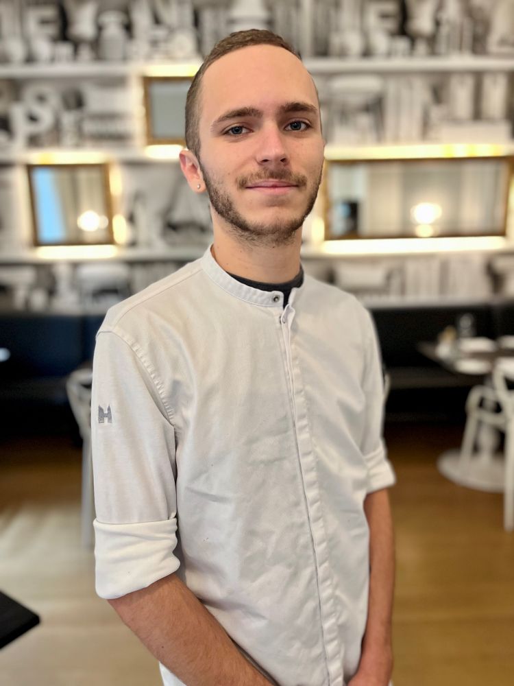 Adrian Ochs, Commis de Cuisine im Restaurant 1718, beheimatet im Anwesen Ketschauer Hof in Deidesheim/ Pfalz