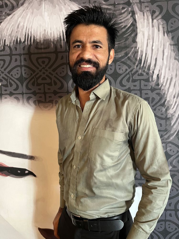 Zeeshan Bin Zahin, Chef-Spüler im Restaurant Sushi B. - Outlet des Genussresorts Ketschauf Hof in Deidesheim/ Pfalz